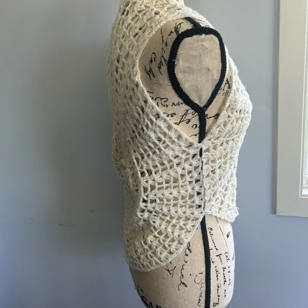 Handmade Cream Crochet Vest‎ - Picture 3 of 7